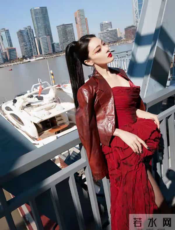 张馨予——烈焰红唇,火辣身材,性感黑丝