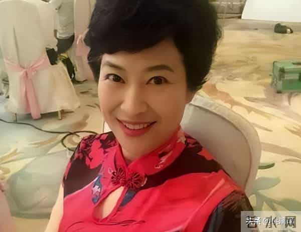 原来他们是夫妻,恩爱四十年零绯闻,如今靠《四喜》又火了