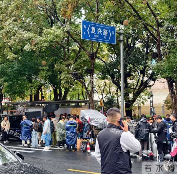 巡塘古镇偶遇孙俪，园林场景一秒梦回甄嬛时期的她，本人好有气质