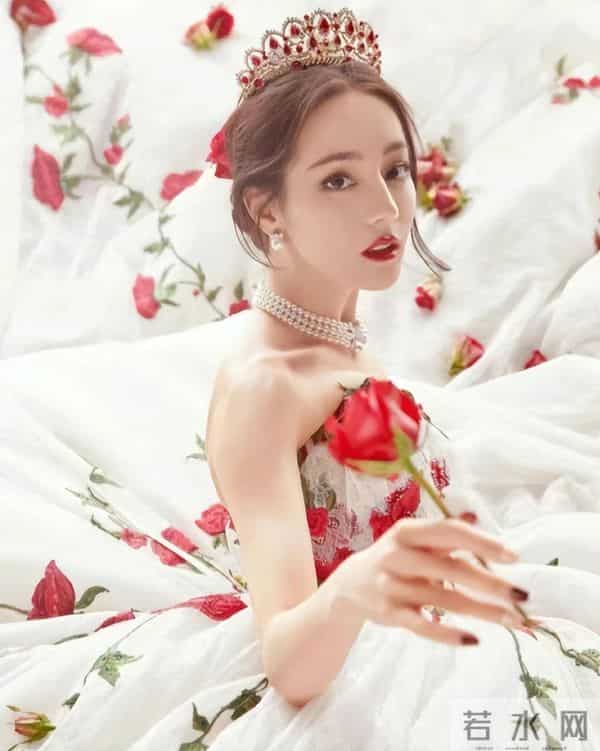 钱再多有什么用？33岁迪丽热巴的现状，给所有年轻女性提了个醒