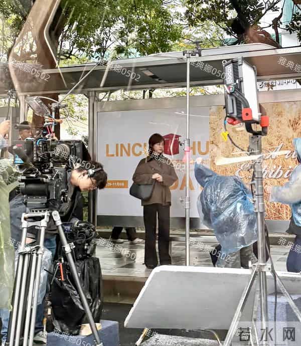 巡塘古镇偶遇孙俪，园林场景一秒梦回甄嬛时期的她，本人好有气质