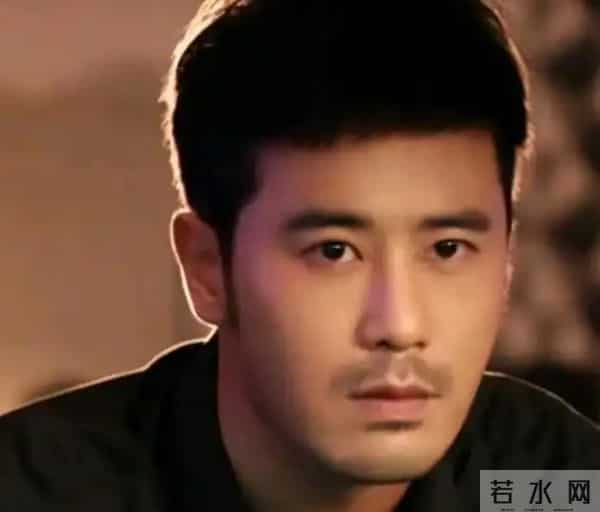 陈亦飞娶小3岁谭维维，靠她赚钱养家，46岁儿女双全，他到底凭啥