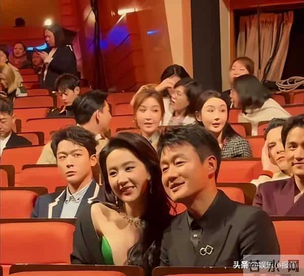 佟大为近况:生活低调,46岁头发稀疏显老气,老婆年轻很会保养