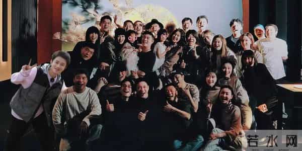 分手传闻12个月后，为陈赫庆生的鹿晗，戳穿了和关晓彤的真实处境