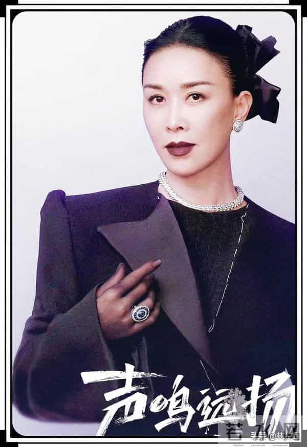 57岁那英，现身长沙机场被偶遇，一身休闲装扮，松弛感十足！