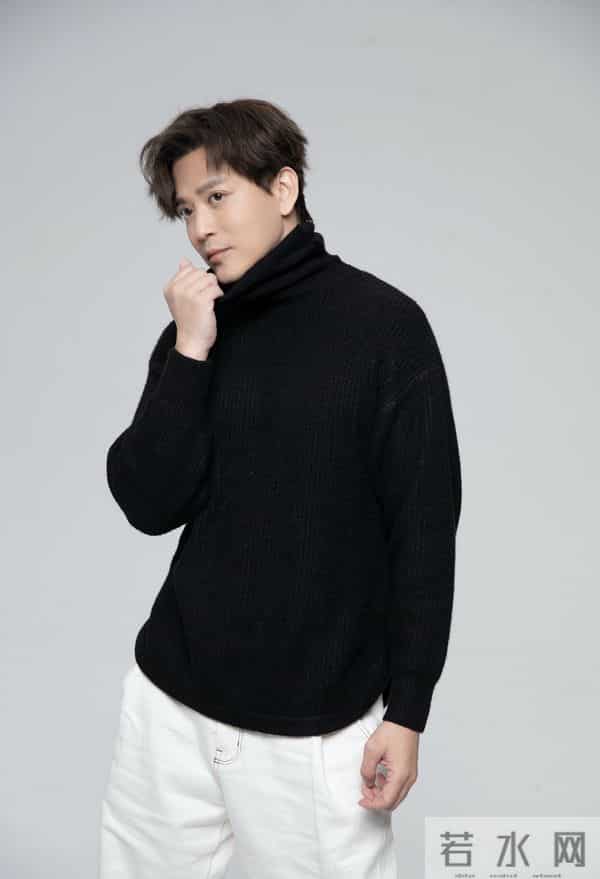 香港知名男星近况曝光！出席活动眼睛浮肿，面部僵硬被指整容过度