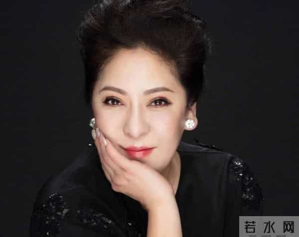 子女敢去美国?向太直接放下狠话:家产全捐,一毛不留!