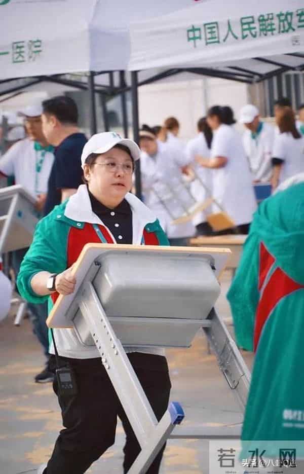 贪污上亿、假慈善？被实名举报的韩红，为何在演唱会上忍不住痛哭