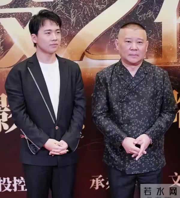 郭德纲小儿子胖到没脖子,和妈妈一个模子,10岁戴耳钉看着不好惹