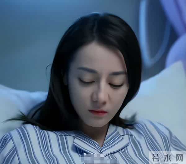 钱再多有什么用？迪丽热巴病情重到连夜停工，路透面色惨白瘦脱相