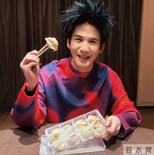 大张伟透露曾在荷兰遭砸车盗窃:玻璃被砸,小偷能够着的都偷走了,调监控要花4.1万元,还以为是节目组整蛊