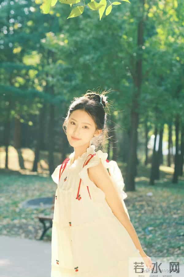 美人胚子 张婉儿 且自带仙气的 妈生脸 精致五官如小巧琼鼻 标志性梨涡