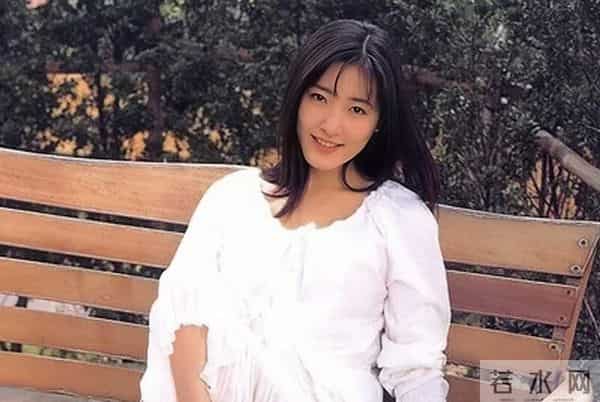 突发！香港过气艳星和相恋24年富商男友分手，两人都不幸患上癌症