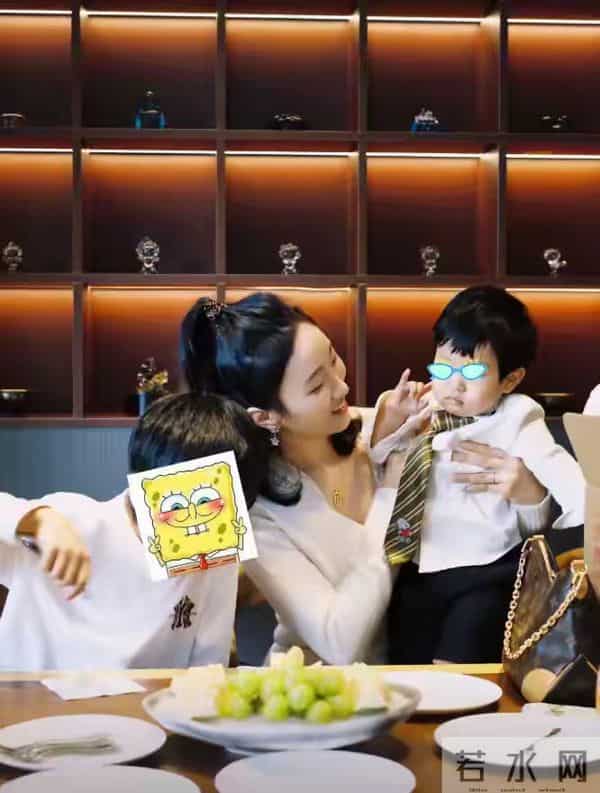 baby送黄晓明家外甥金手镯!小海绵帮忙牵线,表弟媳发文感谢baby