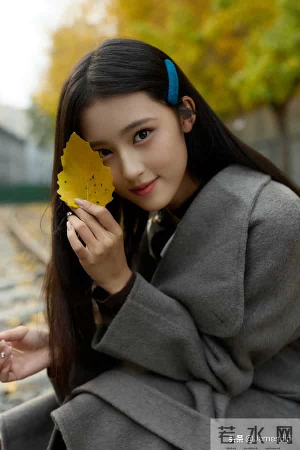 美人胚子 张婉儿 且自带仙气的 妈生脸 精致五官如小巧琼鼻 标志性梨涡