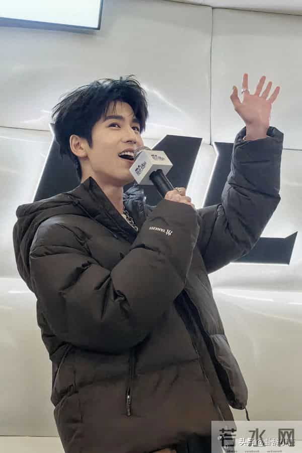 张凌赫现身沈阳万象城，颜值超高，帅气出众，堪称中国最帅的男人