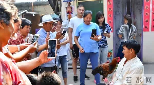 钱再多有什么用?56岁大衣哥真实现状,撕开了草根网红的现实困境