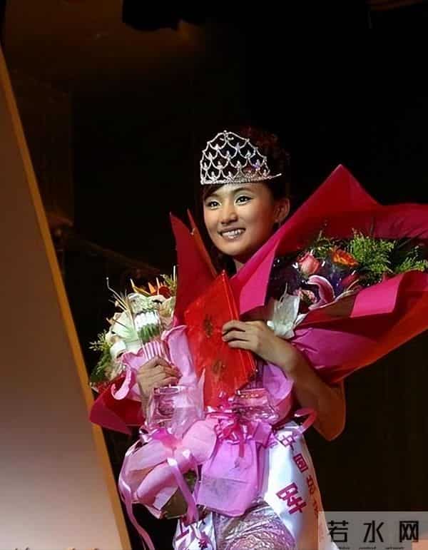 海哈金喜离婚后晒女儿！3岁夏夏哄妈妈开心，新家一地玩具显拥挤