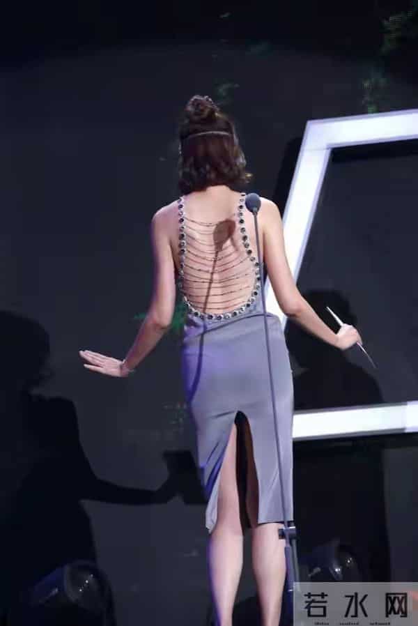 有种撩人叫李艾,身为主持人她太会穿了!