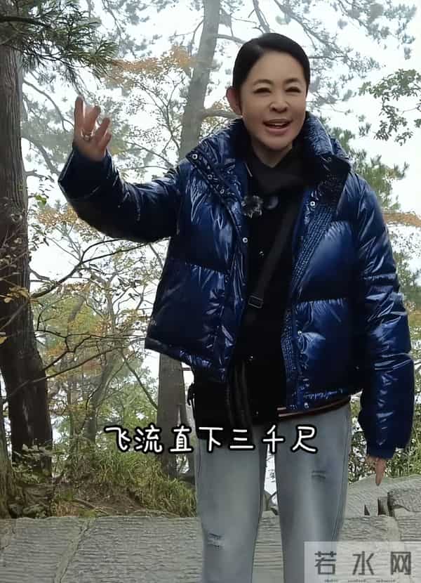 66岁倪萍回应整容传闻,曾卧床3年不动, 如今徒步上山令人羡慕