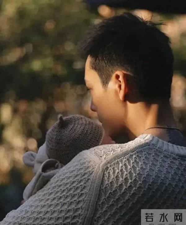 维密超模果然不一般,刚生完孩子首现身,这身材简直太好了