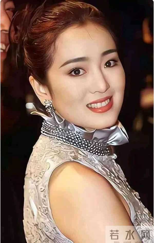 卡地亚这一夜,人情世故、江湖地位,在巩俐身上体现得淋漓尽致