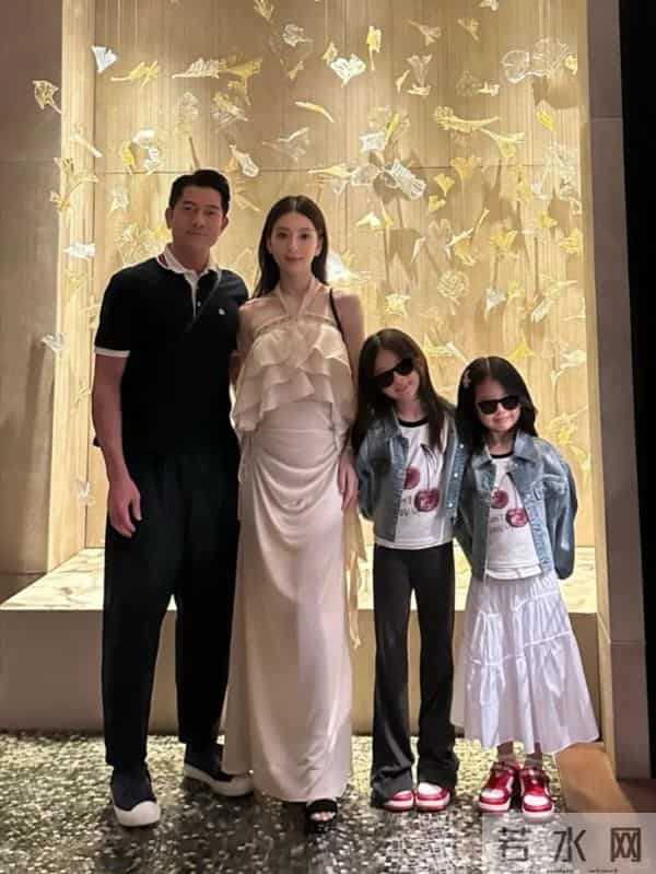 方媛自曝坐月子很难熬，关节疼腰背酸，超一周不洗头还脱发