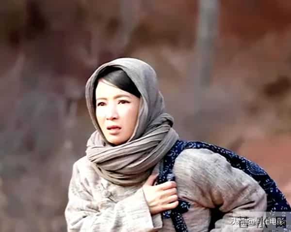 她是实力派演员,父亲截肢母亲瘫痪双双离世,丈夫是她的力量