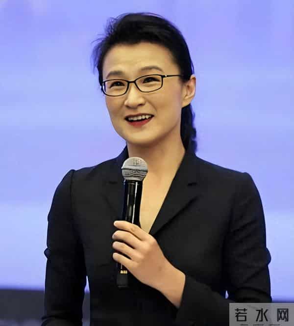 被要求滚出主持界，沦为众矢之的，54岁央视主持董倩做错了什么