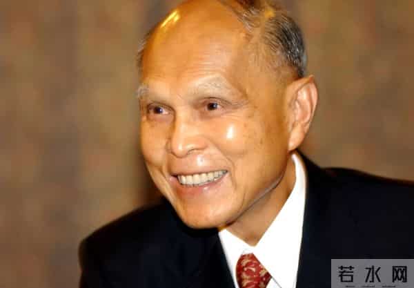 霍家三代体育情：79 岁霍震霆拓电竞新局，豪门担当引圈震撼