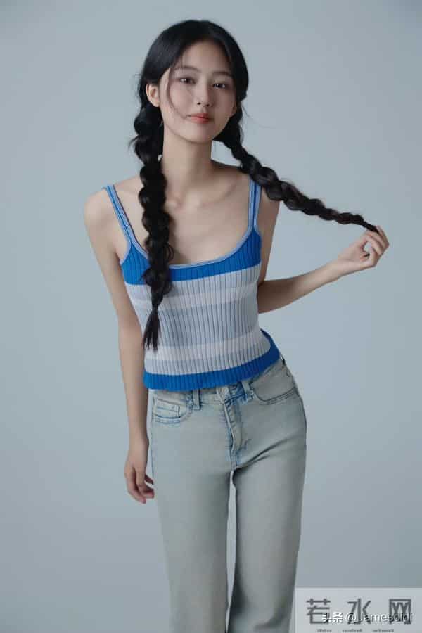 美人胚子 张婉儿 且自带仙气的 妈生脸 精致五官如小巧琼鼻 标志性梨涡