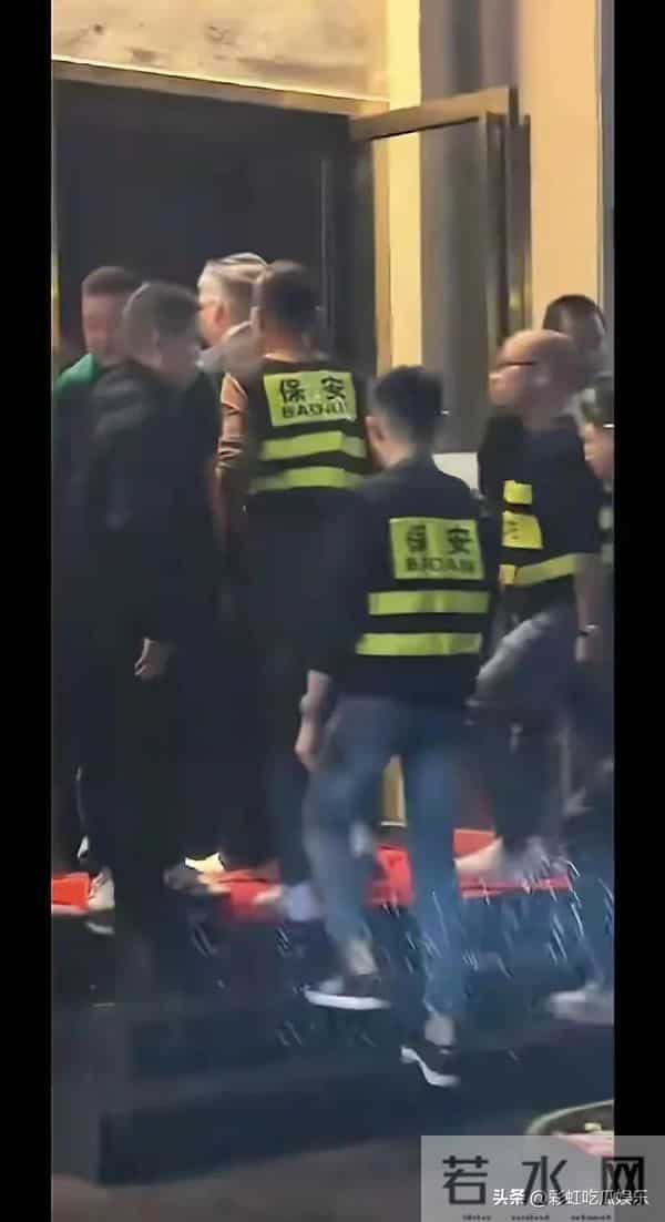 向太小儿子向佑没救了！带胖妞夜店嗨玩抽烟喝酒，彻底放飞自我