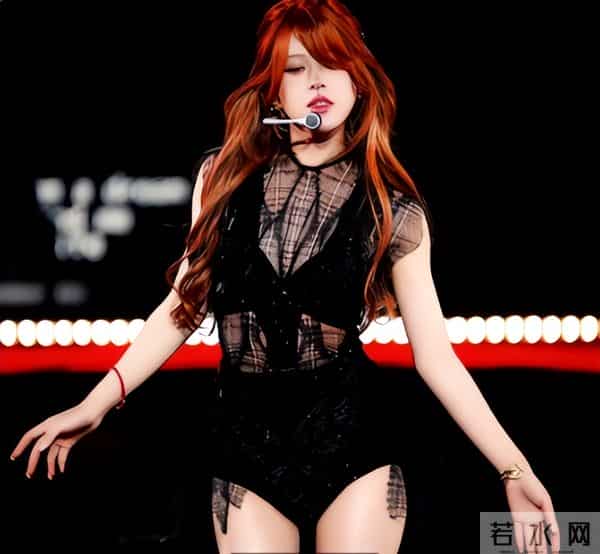 赵露思黑色透视装舞台曝光！身材火辣舞动，这还是那个甜妹吗