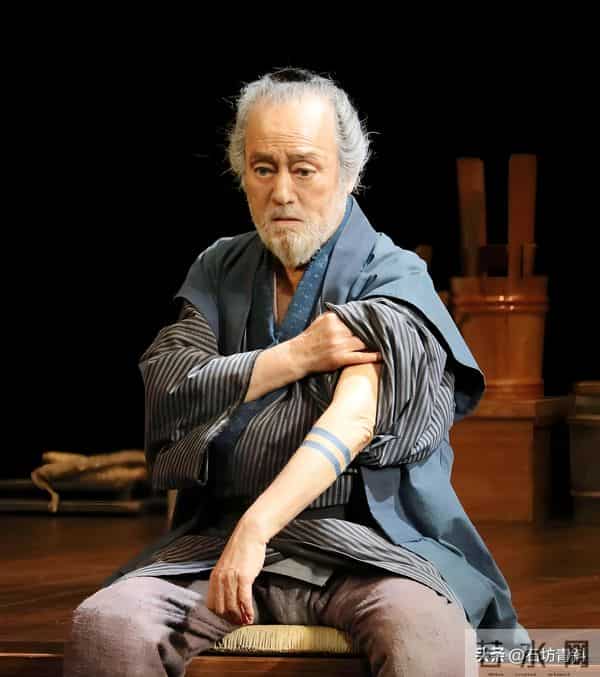 仲代达矢遗产继承大戏悄然开幕,两位"养女"如何分割巨额财产