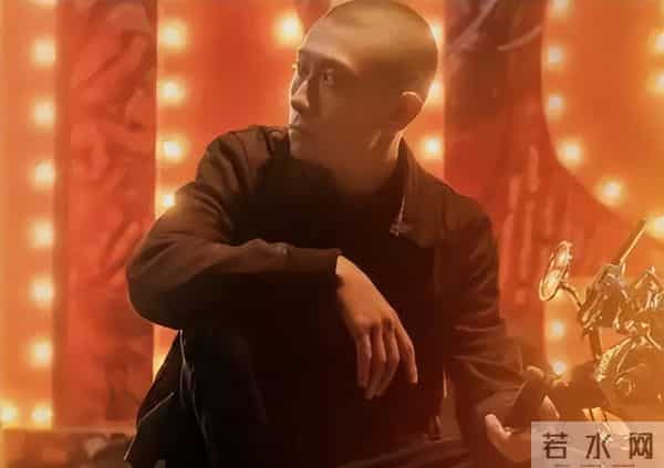 被“发腮”的张一山惊艳，33岁终于长开，网友：杨紫得避嫌了