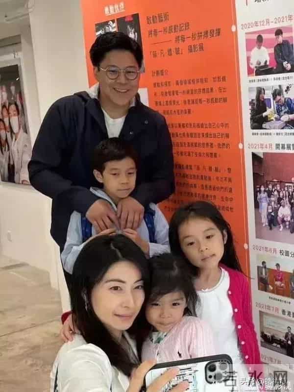 霍中妍近照引热议！集齐奶奶美貌妈妈品格，这才是顶配千金