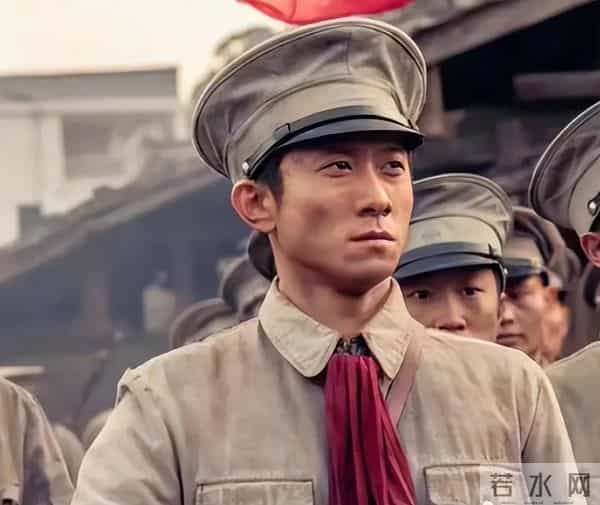 被“发腮”的张一山惊艳！33岁终于长开，尽显京爷范，遗憾有点矮