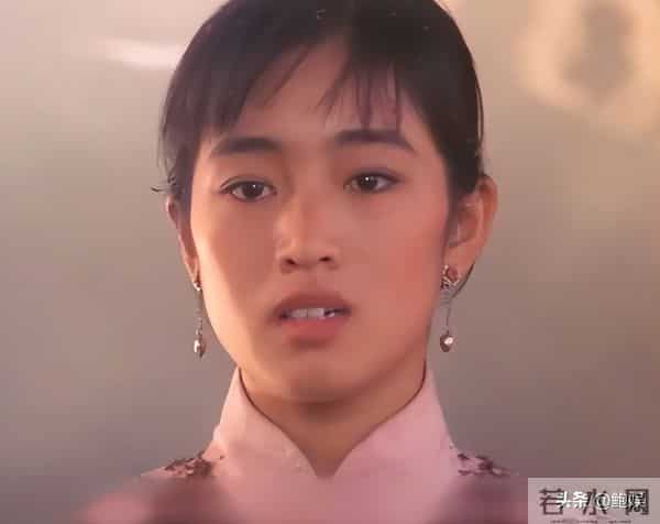 与张艺谋分手30年后，巩俐现身晚年老态突显，如今的两人胜负已分