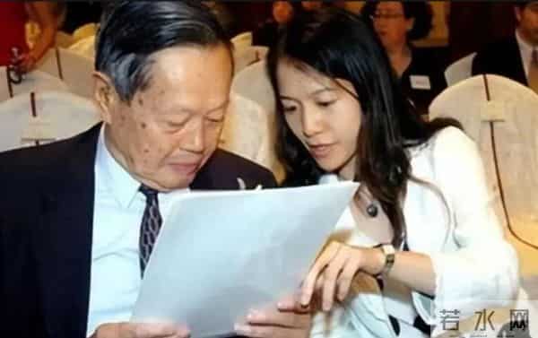 杨老的学术、底蕴、爱国、心态，都是别人代替不了的