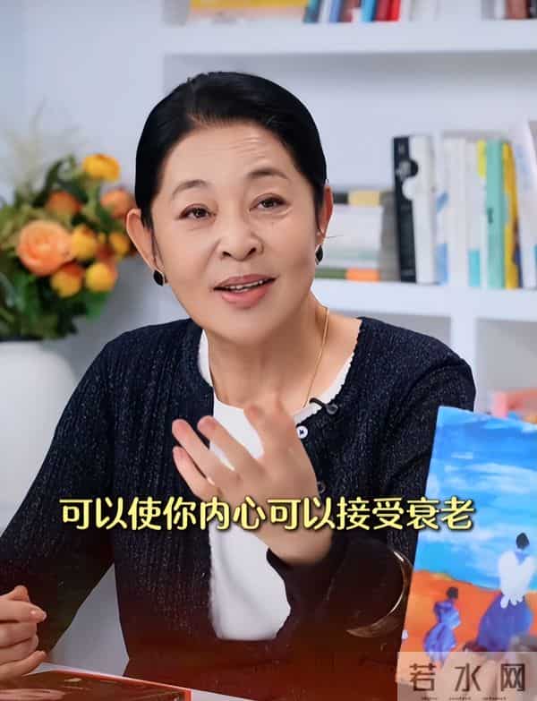 66岁倪萍回应整容传闻,曾卧床3年不动, 如今徒步上山令人羡慕