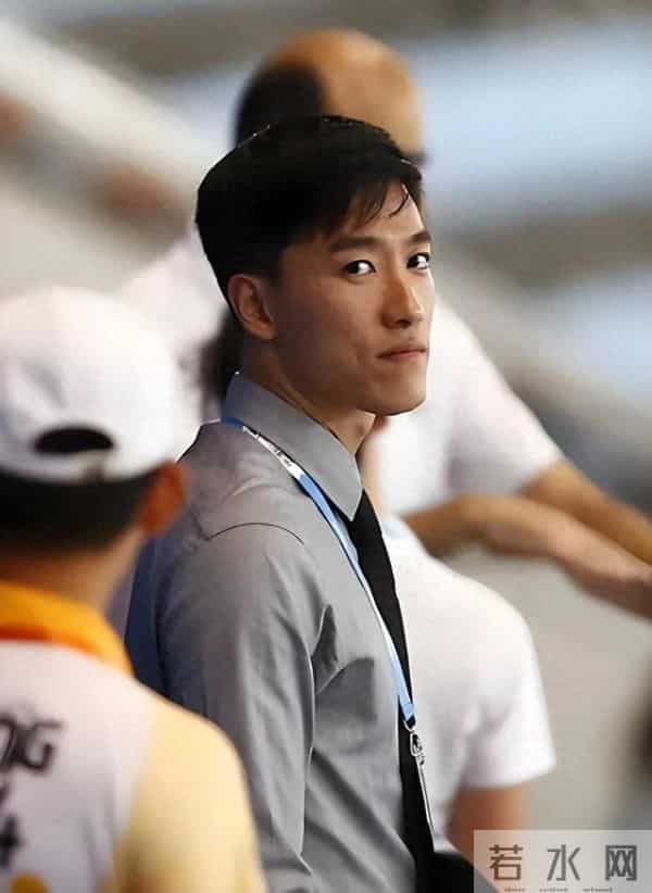 42岁刘翔现状曝光,常年海外度假,凭终身协议吸金,远离黑粉!