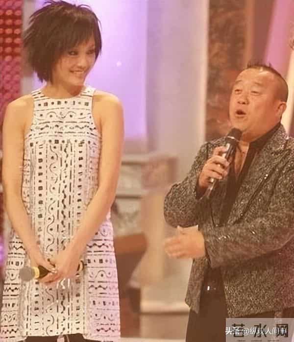 霍汶希曝英皇负债仍坚挺的真相：杨受成像爸爸，艺人全都是一家人