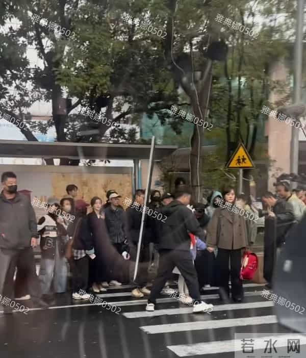 巡塘古镇偶遇孙俪，园林场景一秒梦回甄嬛时期的她，本人好有气质