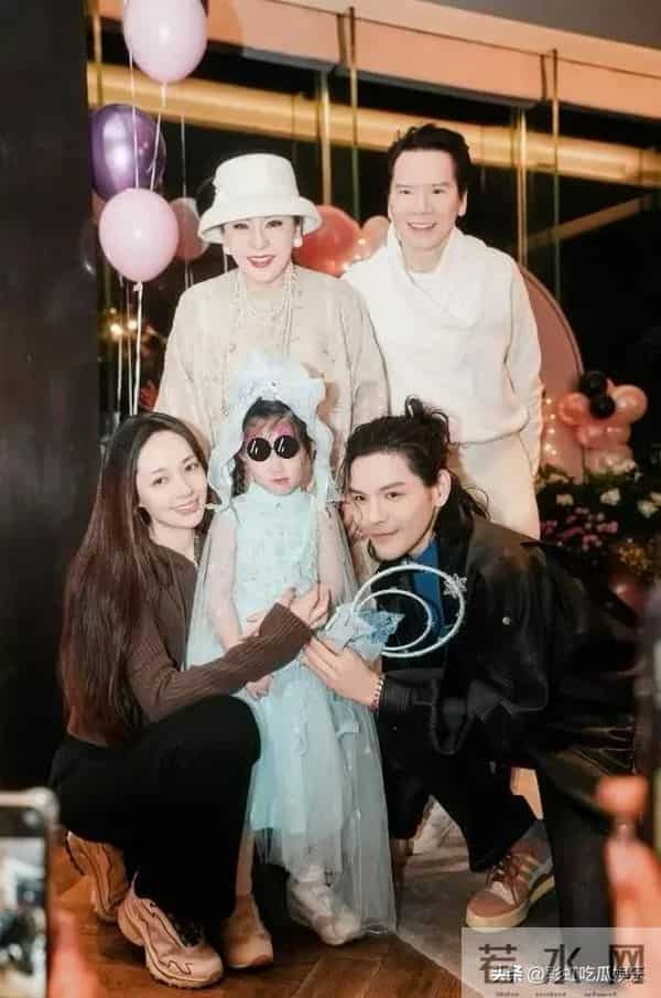 向太小儿子向佑没救了！带胖妞夜店嗨玩抽烟喝酒，彻底放飞自我