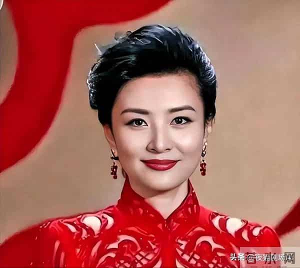 从“央视一姐”到离婚女性，坦言：12年婚姻只剩痛苦