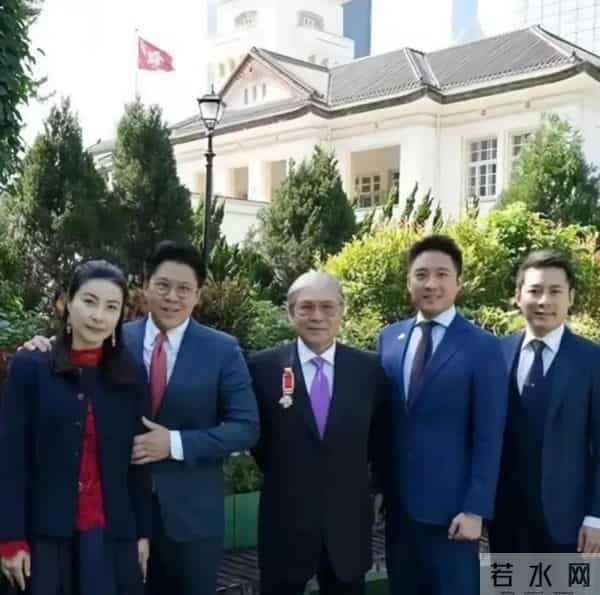 有钱也没用!火炬传递霍震霆、何超琼都来了,李嘉诚家无一人出席