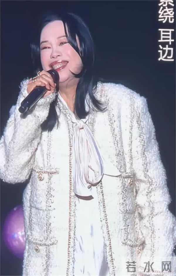 57岁黄绮珊疑似胖到180斤双下巴身材臃肿两年前90斤减肥反弹严重