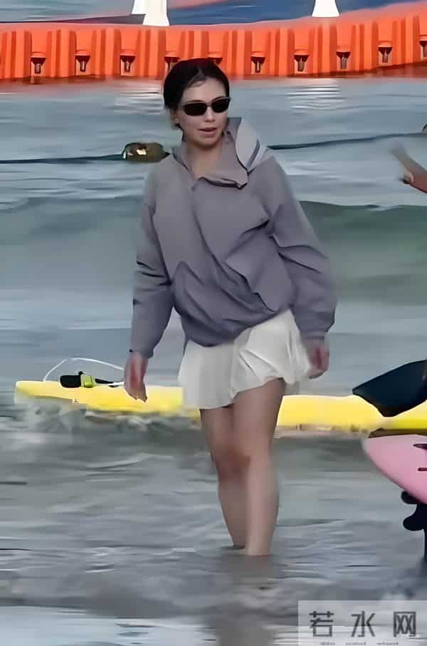 47岁刘涛被路人偶遇，真实的状态曝光，没有大家说的那么漂亮