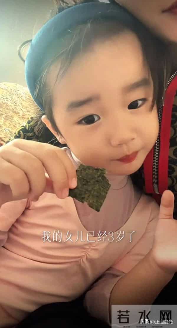 海哈金喜和李亚鹏离婚后 3岁女儿首出镜 情绪低落 长大想成为舞蹈家