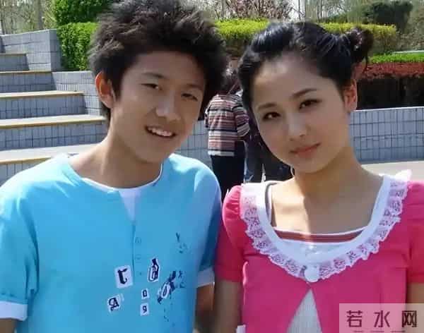 被“发腮”的张一山惊艳，33岁终于长开，网友：杨紫得避嫌了